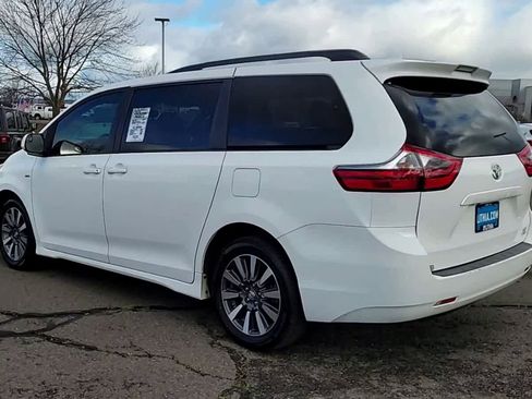 Used 2020 Toyota Sienna LE image 6