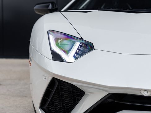 Used 2018 Lamborghini Aventador S image 21
