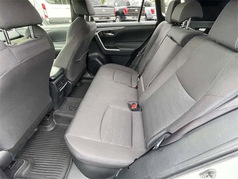 Used 2024 Toyota RAV4 SE image 10