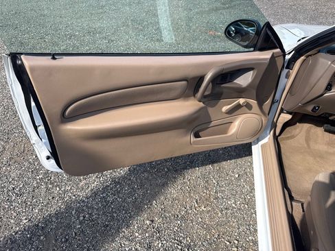 Used 2000 Ford Escort image 23