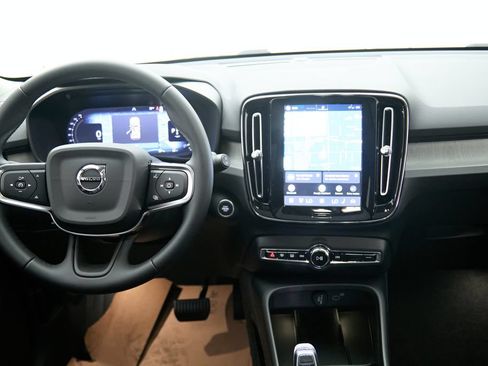 New 2026 Volvo XC40 B5 Plus w/ Protection Package Premier AWD/4WD image 25