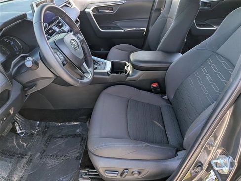 Used 2023 Toyota RAV4 SE image 16