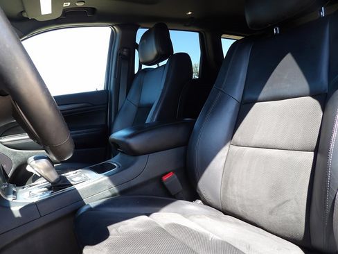 Used 2019 Jeep Grand Cherokee Altitude image 12