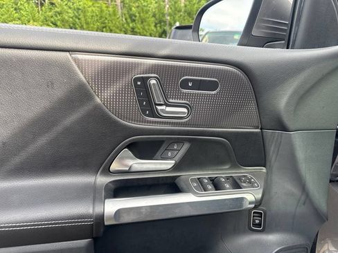Used 2022 Mercedes-Benz GLB 250 w/ Premium Package Lite image 12