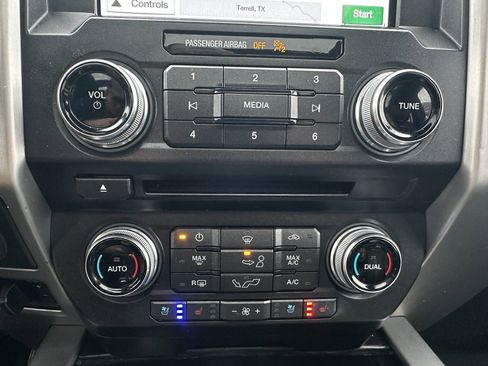 Used 2018 Ford F150 Platinum w/ Equipment Group 701A Luxury image 34