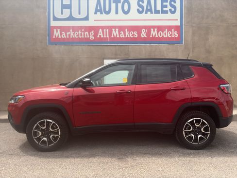 Used 2025 Jeep Compass Trailhawk AWD/4WD image 25