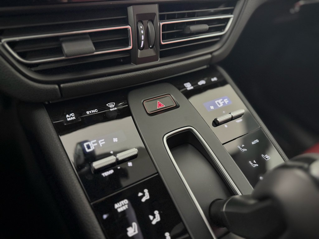 Certified 2026 Porsche Macan AWD/4WD image 25