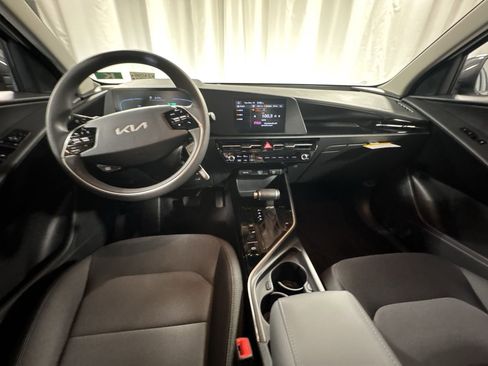 Certified 2025 Kia Niro LX image 12