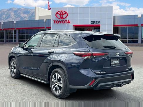Used 2024 Toyota Highlander XLE AWD/4WD image 5