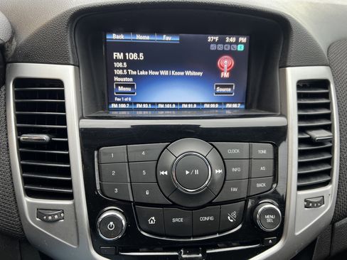 Used 2016 Chevrolet Cruze LT w/ Technology Package image 22