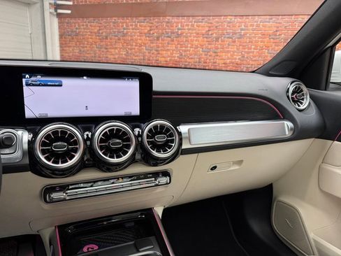 New 2025 Mercedes-Benz GLB 250 4MATIC image 17