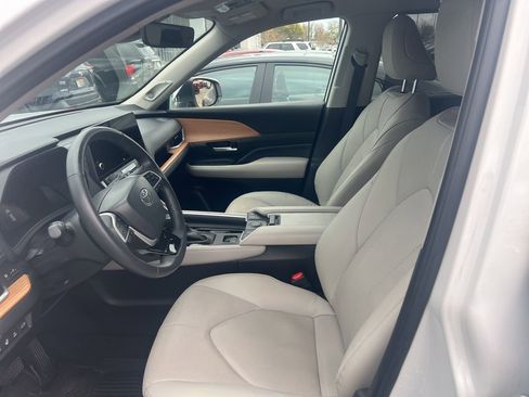 Used 2024 Toyota Grand Highlander Limited image 5