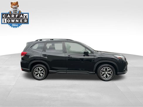 Used 2023 Subaru Forester Premium image 4