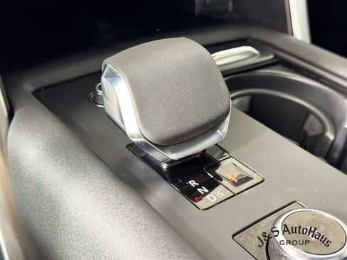 Used 2024 Land Rover Discovery Dynamic SE AWD/4WD image 22