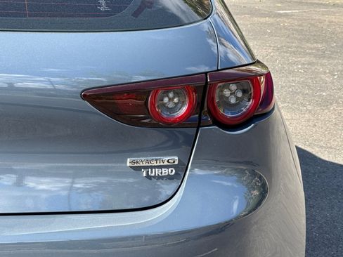 Used 2021 MAZDA MAZDA3 Hatchback w/Premium Plus Pkg image 26