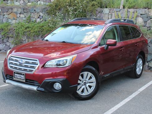 Used 2015 Subaru Outback 2.5i Premium AWD/4WD image 2