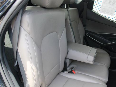 Used 2017 Hyundai Santa Fe Sport FWD image 17