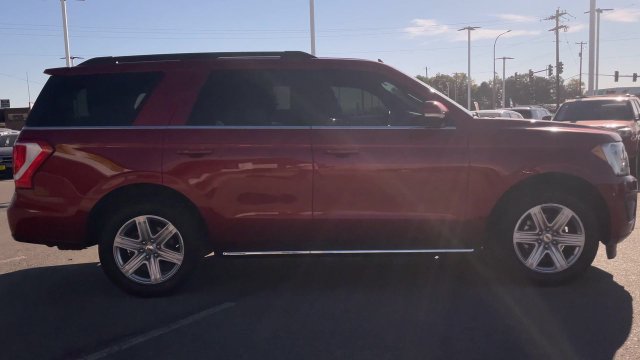 Used 2018 Ford Expedition XLT w/ Equipment Group 202A AWD/4WD image 2
