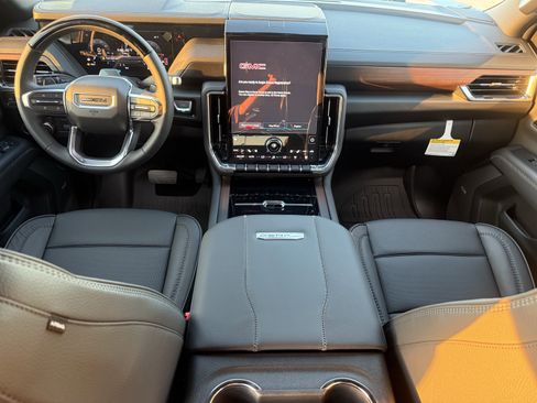 New 2026 GMC Yukon XL Denali w/ Denali Reserve Package image 12