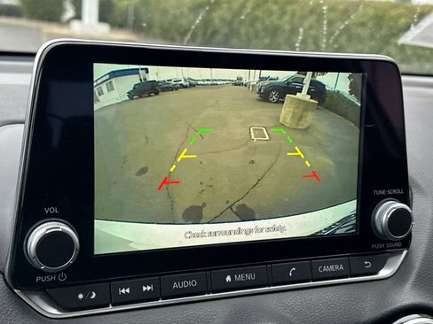 Certified 2022 Nissan Sentra SV image 18