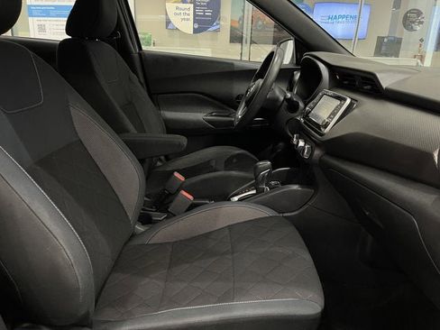 Used 2020 Nissan Kicks S image 24