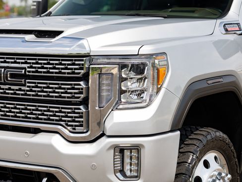 Used 2022 GMC Sierra 3500 Denali w/ Denali Ultimate Package AWD/4WD image 25