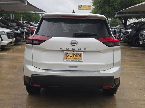 New 2026 Nissan Rogue SV FWD image 4