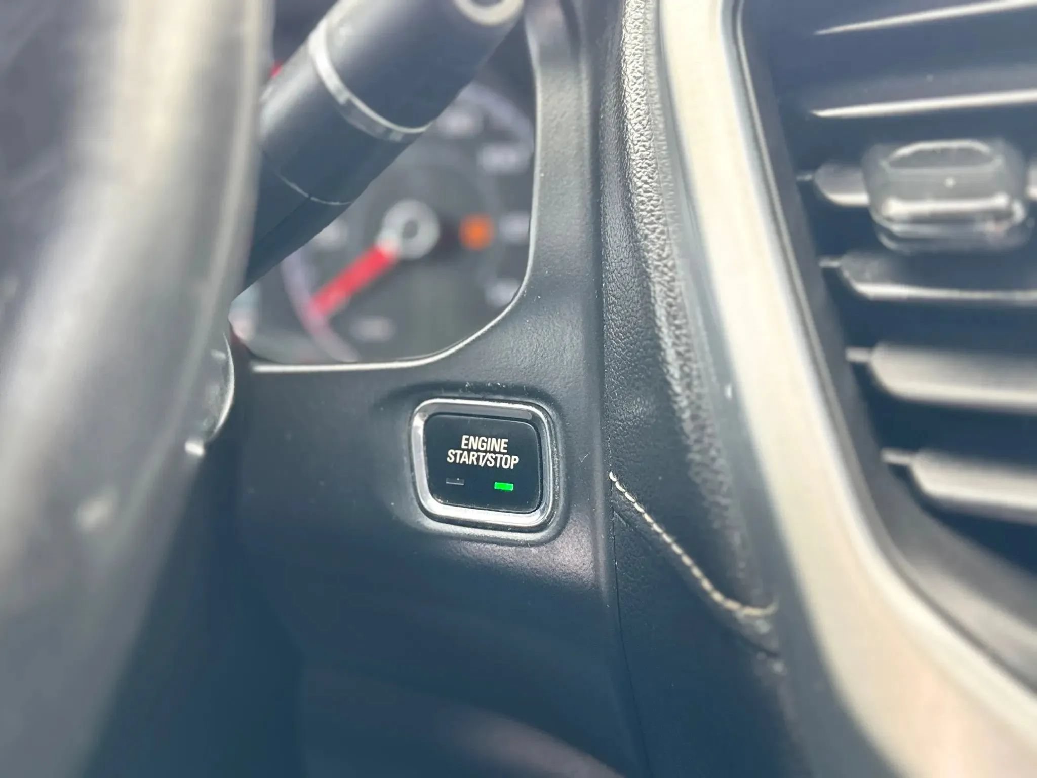 Used 2017 GMC Acadia SLE FWD image 24