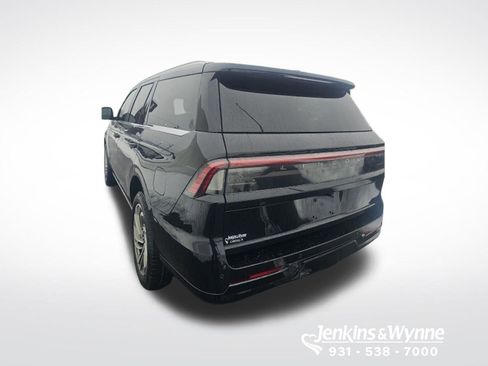 New 2026 Lincoln Navigator Reserve AWD/4WD image 2