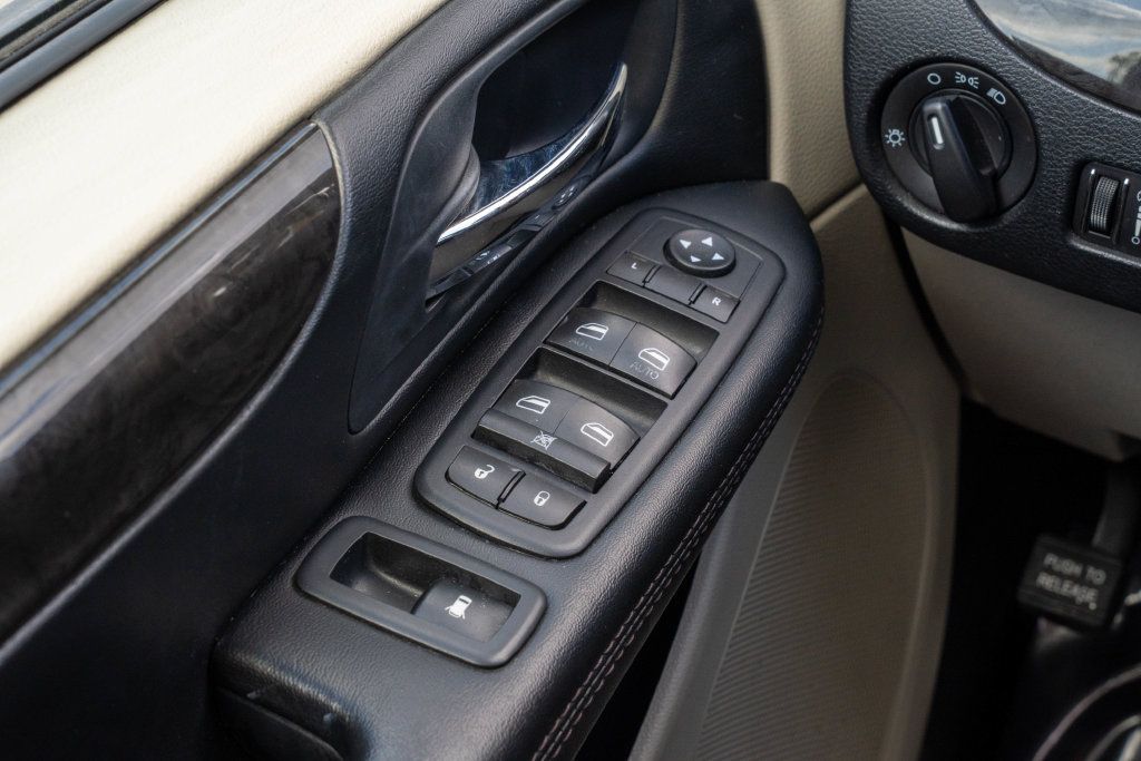 Used 2019 Dodge Grand Caravan SE w/ UConnect Hands-Free Group FWD image 22
