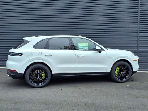 New 2025 Porsche Cayenne E-Hybrid image 29