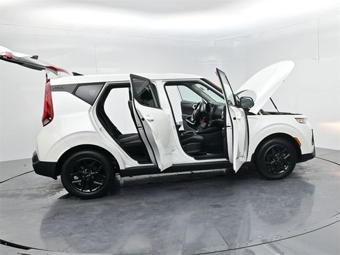 Certified 2022 Kia Soul LX w/ Technology Package image 51