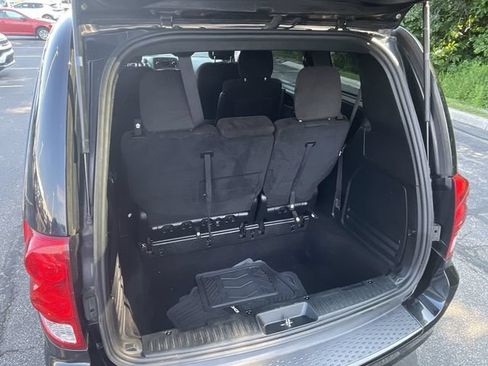Used 2016 Dodge Grand Caravan SE FWD image 25