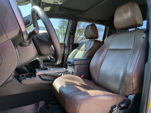 Used 2018 Toyota Tacoma Limited image 17