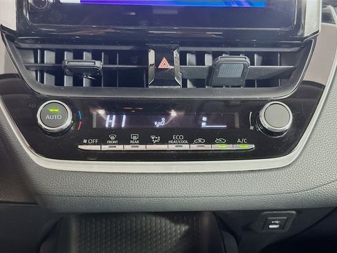 Used 2025 Toyota Corolla LE image 23