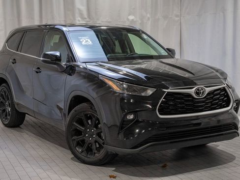 Used 2023 Toyota Highlander LE image 1