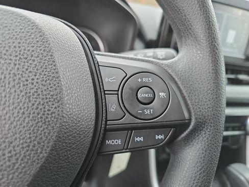 Used 2019 Toyota RAV4 LE image 17