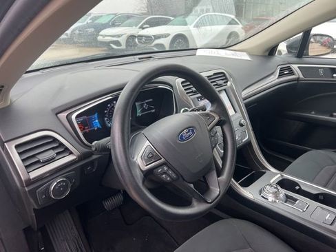 Used 2019 Ford Fusion SE image 11