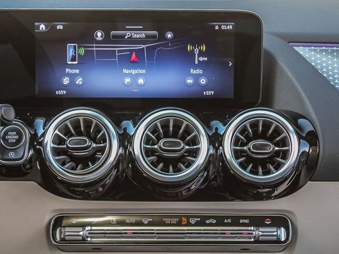 Certified 2025 Mercedes-Benz GLA 250 4MATIC image 15