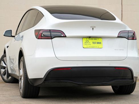 Used 2022 Tesla Model Y Long Range AWD/4WD image 6