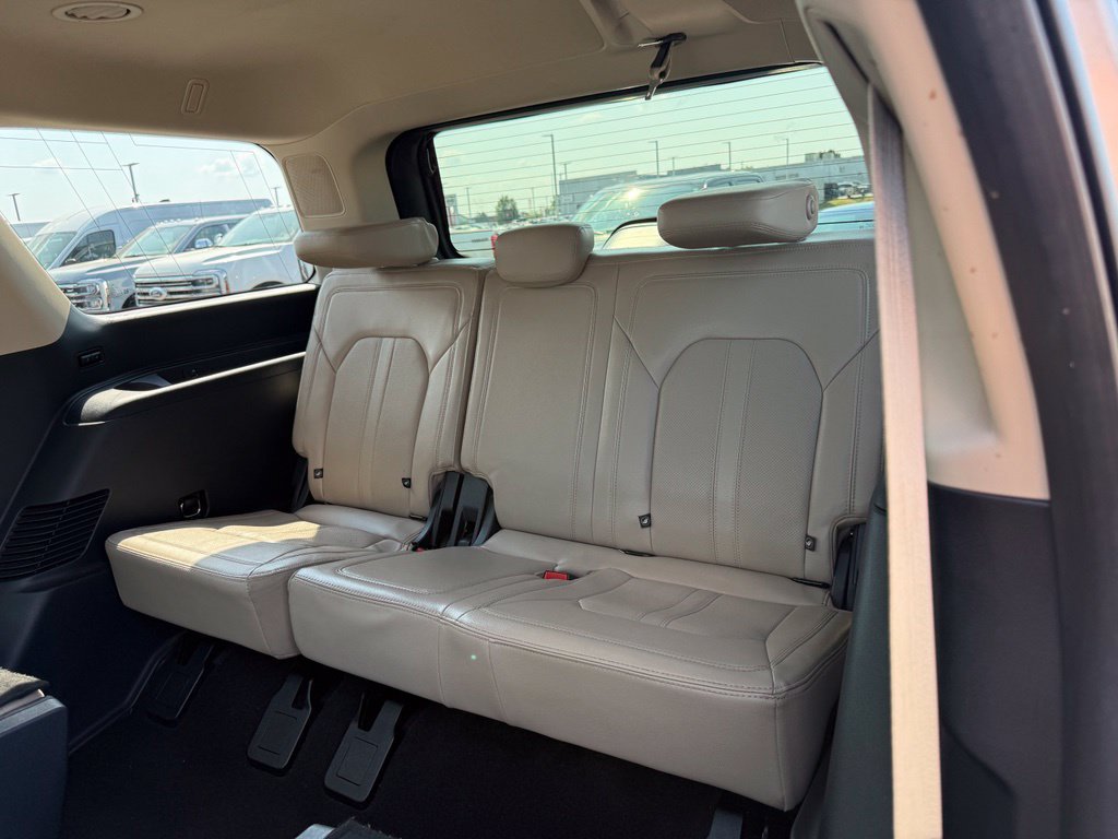 Used 2023 Ford Expedition Limited AWD/4WD image 33