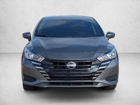 Used 2023 Nissan Versa SV image 2