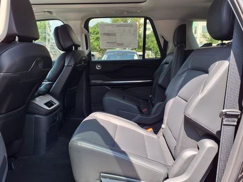 New 2026 Lincoln Navigator L Reserve AWD/4WD image 8