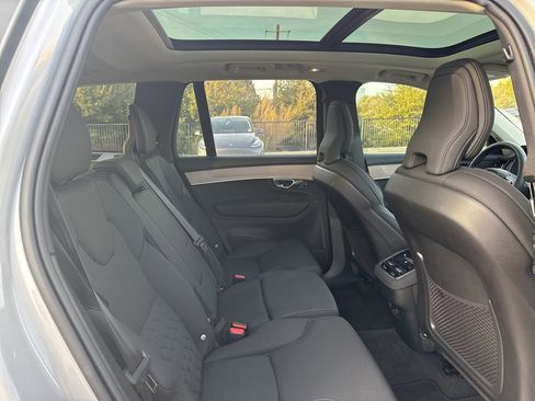 Used 2025 Volvo XC90 B6 Plus image 13