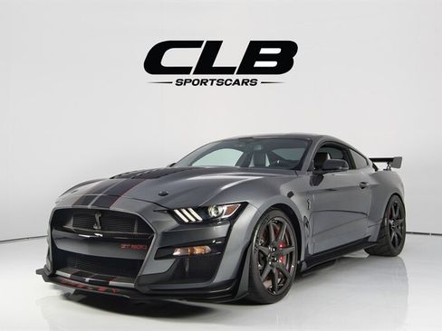 Used 2022 Ford Mustang Shelby GT500 w/ Carbon Fiber Track Pack image 1