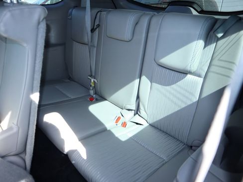 Used 2018 Toyota Highlander Plus w/ Carpet Mat Package (TMS) image 11