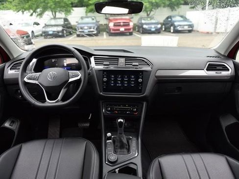 Certified 2024 Volkswagen Tiguan SE AWD/4WD image 7