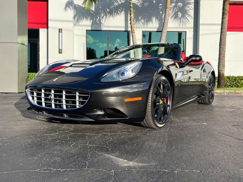 Used 2013 Ferrari California RWD image 6