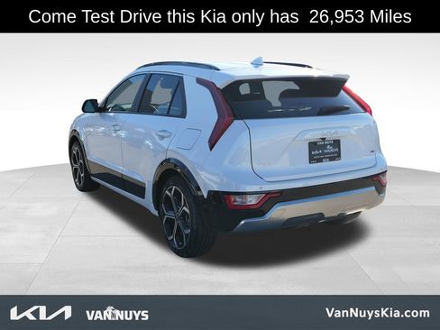Used 2023 Kia Niro EX Touring image 6