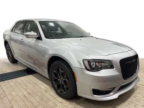 Used 2021 Chrysler 300 Touring L image 2